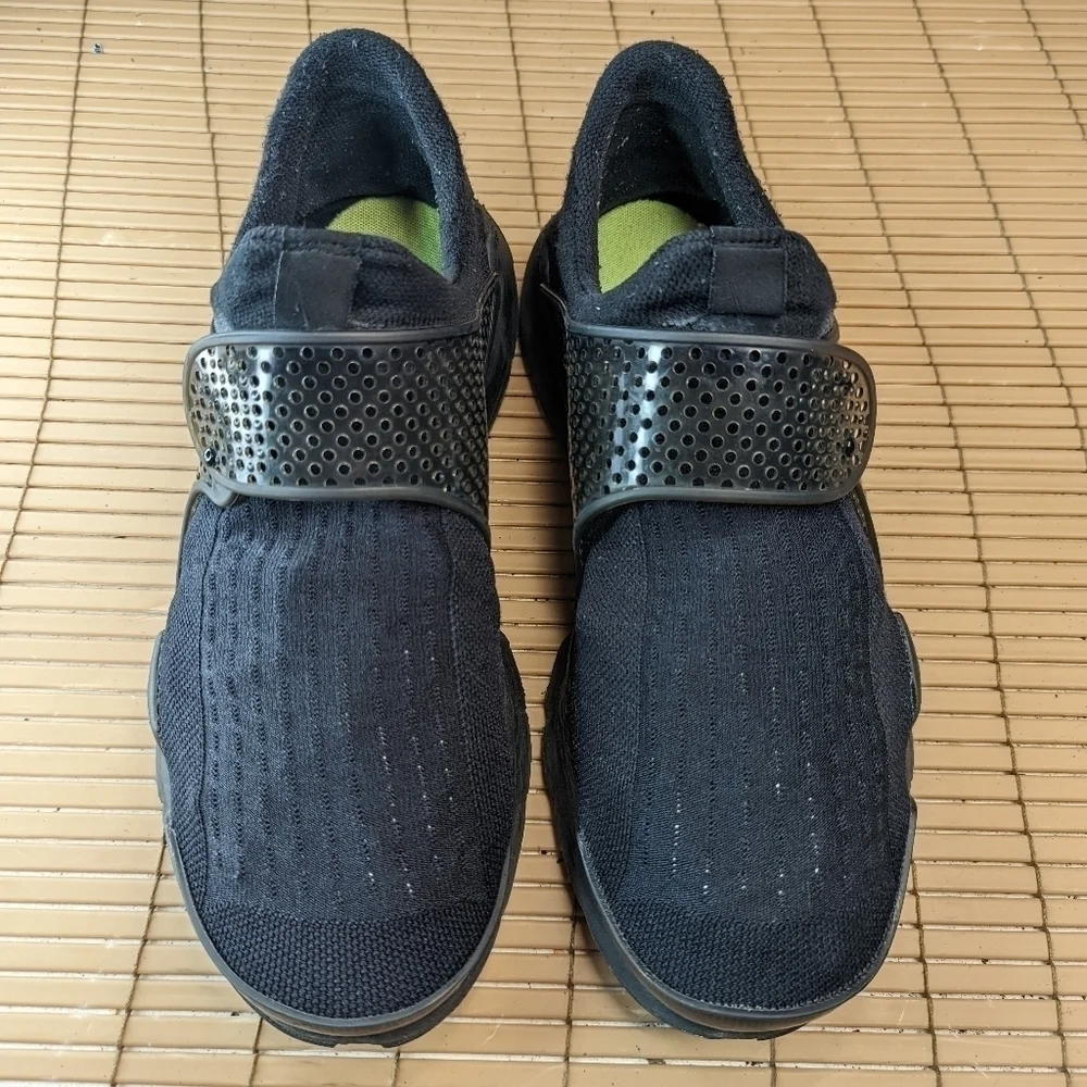 Nike Sock Dart Men's Sneaker Size-11 Triple Black Shoe 819686-001